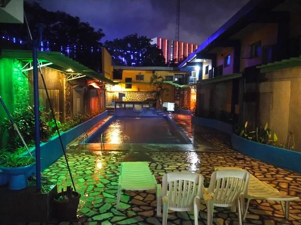 2 Hotel Saleh アンヘレス 3*,