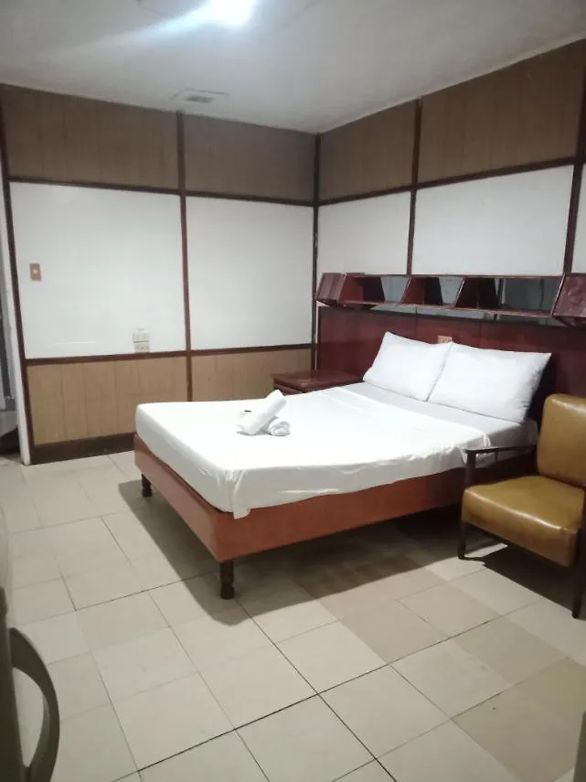 2 Hotel Saleh アンヘレス